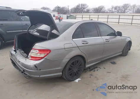 2009 Mercedes-Benz C 300 Luxury 4Matic/Sport 4Matic z USA, uszkodzony, nr VIN WDDGF81X89F278085